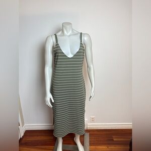 MELLODAY - MIDI Dress in Sage stripe. Thin strap. Polyester, cotton, spandex.